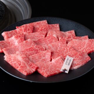 🥢 とろけるA5黒毛和牛をこの価格で️ 焼肉あ…
